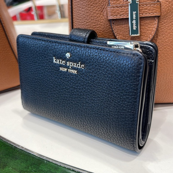 Kate Spade Leila Medium Compact Bifold Wallet
Black
NWT - Picture 15 of 16